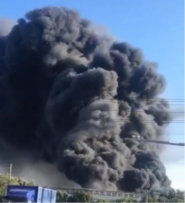 江苏昆山一纺织厂突发火灾，起火原因正在调查